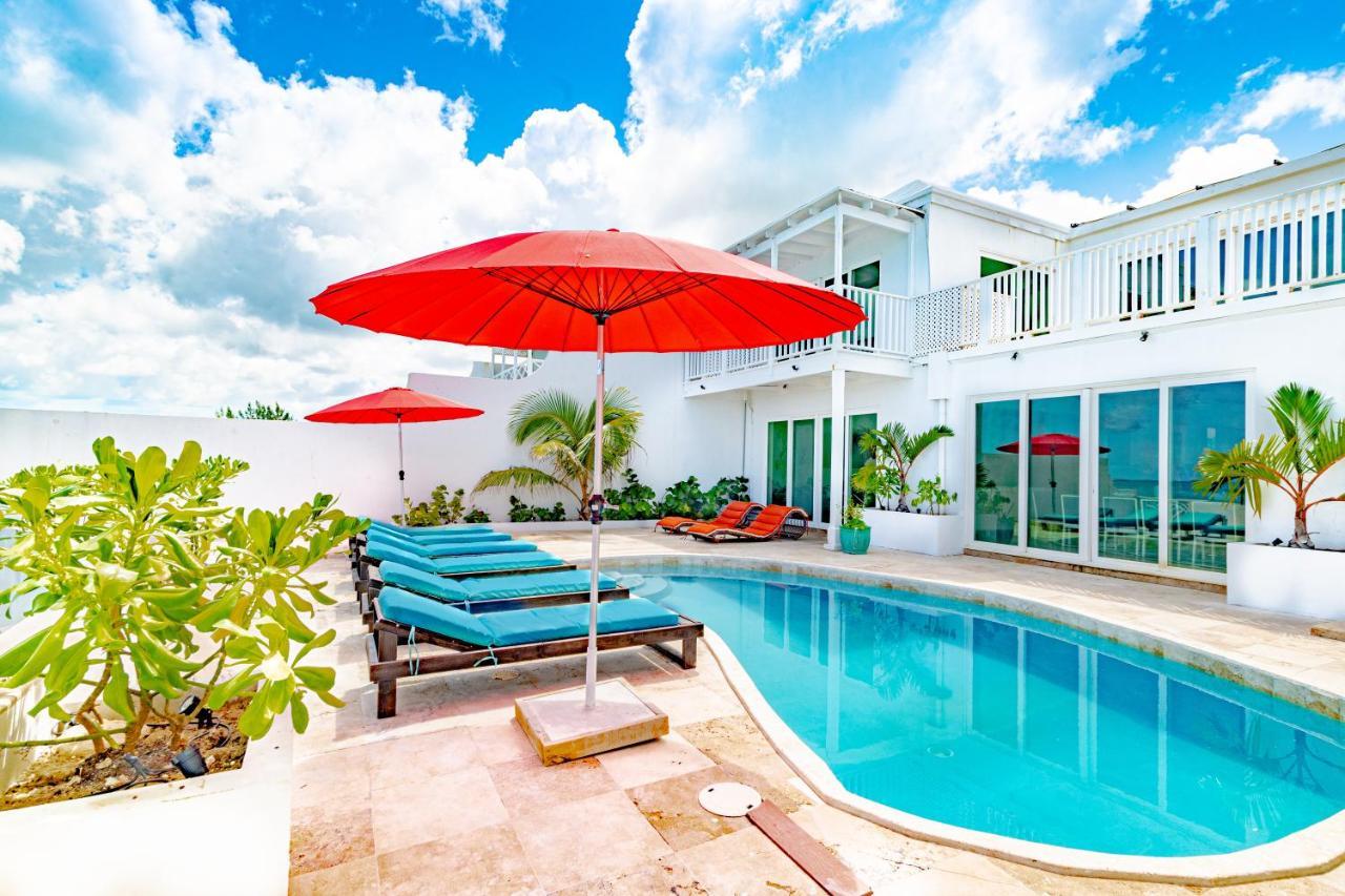 Caprice 7 -oceanfront - Gated Community With Pool Vakantiehuis