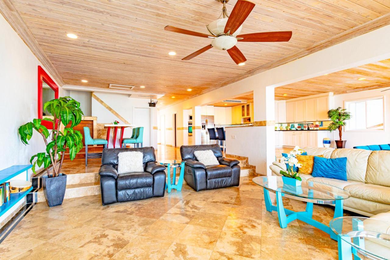Caprice 7 -oceanfront - Gated Community With Pool Vakantiehuis